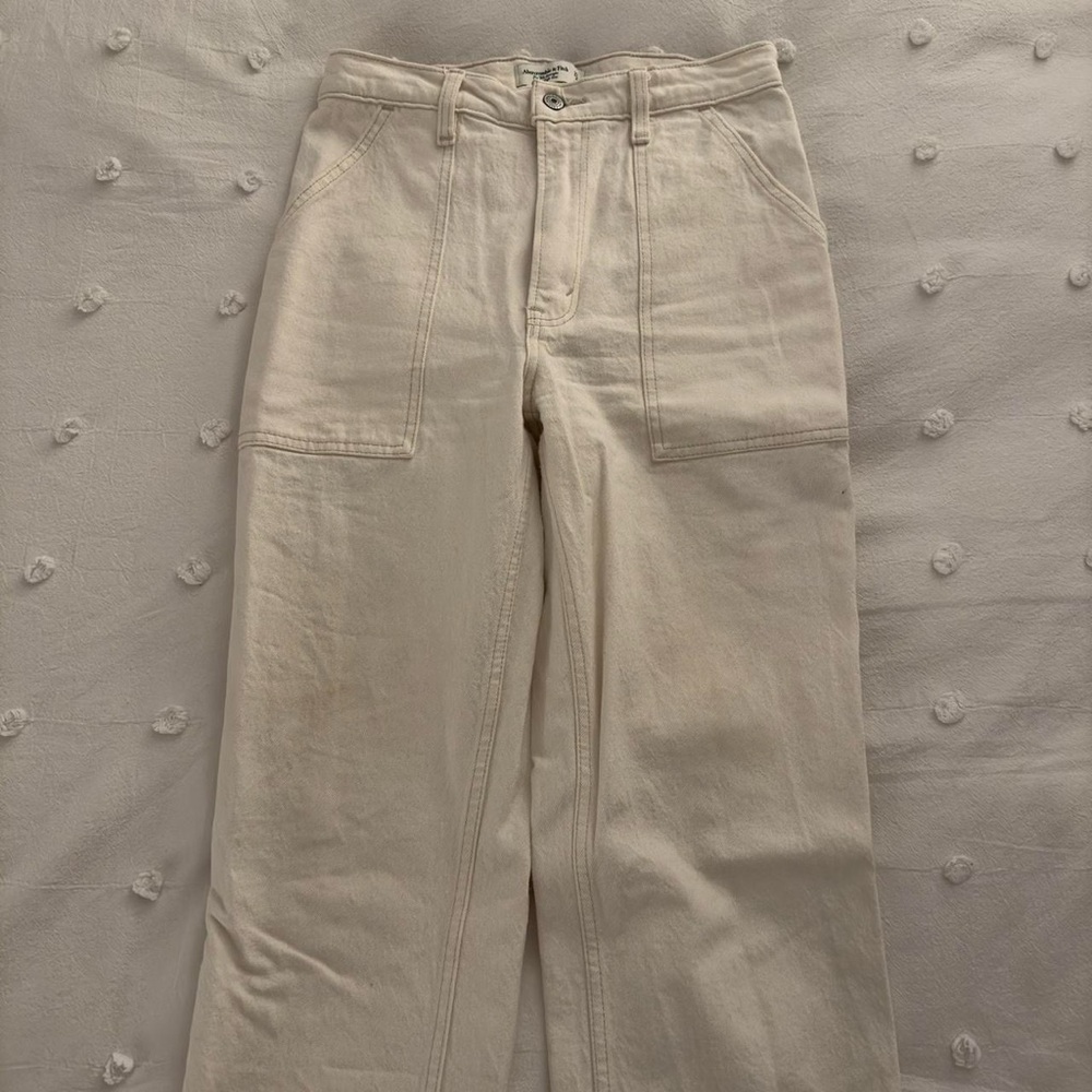 Cream Abercrombie Cargo Jeans
